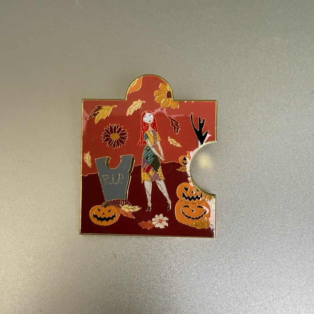 Nightmare before Christmas Loungefly pin - Sally